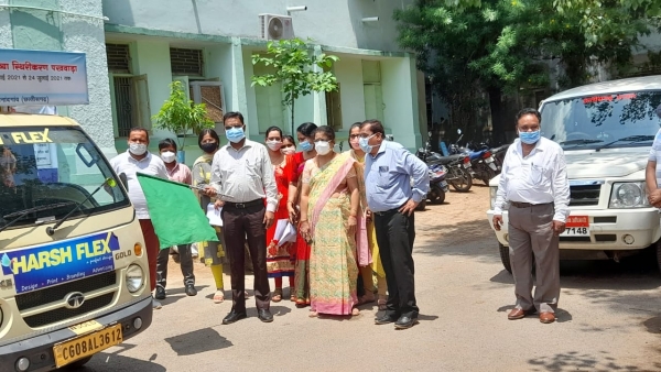 परिवार नियोजन की जानकारी देने जागरुकता रथ रवाना, सीएमएचओ ने दिखाई हरी झंडी