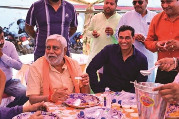 राजनीति के दो धूर विरोधी प्रेमप्रकाश और देवेन्द्र आये एक साथ