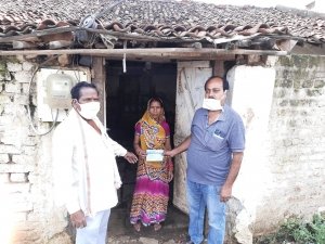 प्रभा सोनी महिला को घर का जूठन और कचरा फेकना मंहगा पड़ा