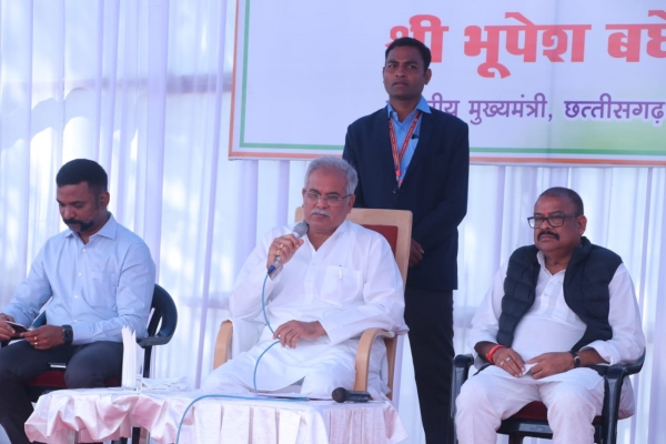 जिला छोटा हुआ, प्रशासनिक कसावट लाकर आम जनता को लाभ पहुंचाएं अधिकारी : मुख्यमंत्री बघेल