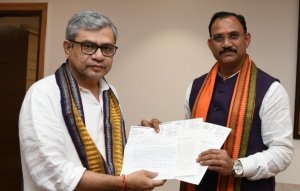 छ्तीसगढ़ के स्वास्थ्य मंत्री श्याम बिहारी जायसवाल ने  केंद्रीय रेल मंत्री से  की मुलाकात