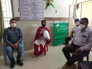 18+ की श्रेणी में नगरी के व्यवहार न्यायालय की सिविल जज सुश्री आस्था यादव ने कोविड टीका का पहला डोज लगवाया