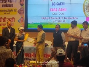 दुर्ग जिले की श्रीमती तारा साहू को मिला 'उत्कृष्ट बीसी सखी' का सम्मान