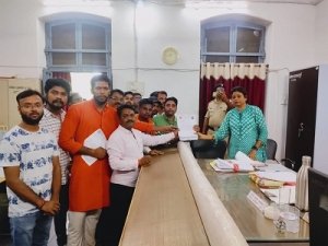 दुर्ग जिले में बढ़ते अपराध और साधुओं से हुए दुराचार को लेकर सात संगठनों ने सामूहिक ज्ञापन सौंपा!