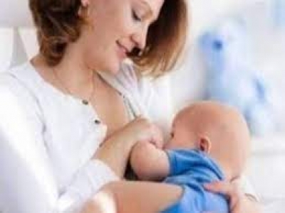 मां के दूध में नहीं मिले कोरोना टीके के अंश, स्तनपान कराने वाली महिलाओं के लिए सुरक्षित: अध्ययन