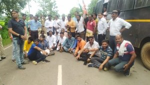 भाजपाईयों ने काला झंडा दिखाकर जताया विरोध
