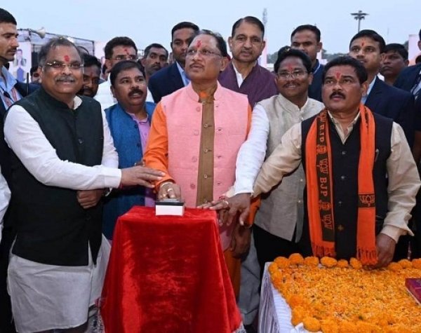 मुख्यमंत्री ने बुरुंदवाड़ा सेमरा में सिरी (एमआरसी) और समृद्धि (एमआरएफ) सेंटर किया लोकार्पण