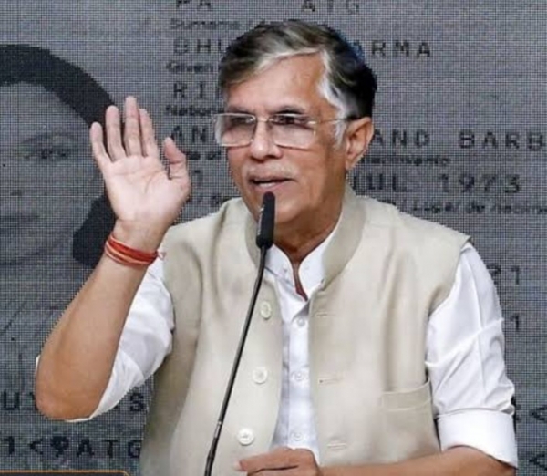 पवन खेड़ा पहुंचे सुप्रीम कोर्ट: अग्रिम जमानत खारिज होने के बाद बढ़ी कानूनी जंग