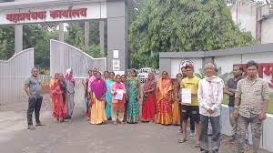 खम्हरिया में 40 वर्ष पूर्व जमीन का अधिग्रहण, अब बेदखली का प्रयास  किसान सभा ने किया विरोध, जमीन वापसी के साथ कृषि कार्य पर लगे रोक हटाने की मांग
