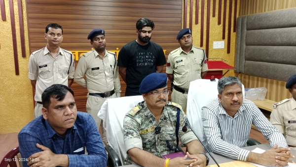 सायबर फ्राड़  में ट्रेडिंग के नाम पर  तीन करोड़ चालीस लाख  की ठगी करने वाला गिरफतार