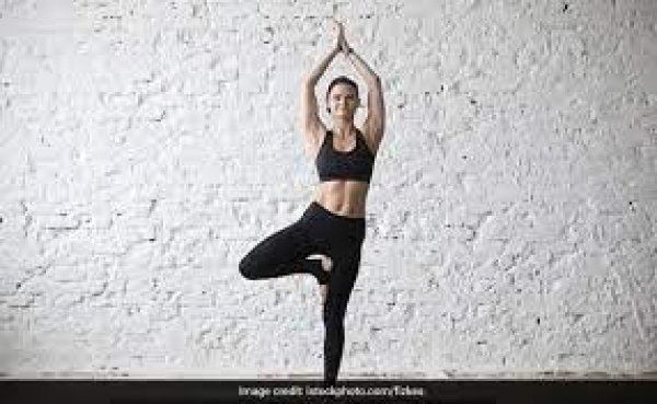 करना चाहते हैं कमर पतली और तोंद अंदर तो ये 5 योगासन आ सकते हैं काम, शरीर पर तेजी से दिखता है असर