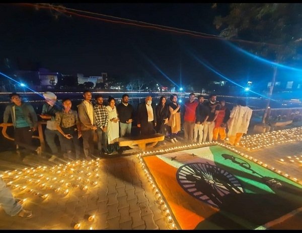 श्री शंकराचार्य महाविद्यालय के छात्रों द्वारा पुलवामा के शहीदों के 31 हजार द्वीप प्रज्वलन कर दी गई श्रद्धांजलि