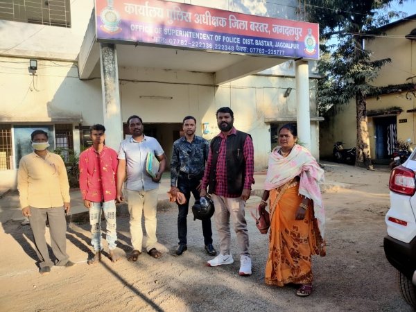 घोटाले पे कार्यवाही हेतु पुलिस हस्तक्षेप का मांग पे बस्तर पुलिस का सामने आना स्वागत योगय कदम -- नरेंद्र भवानी