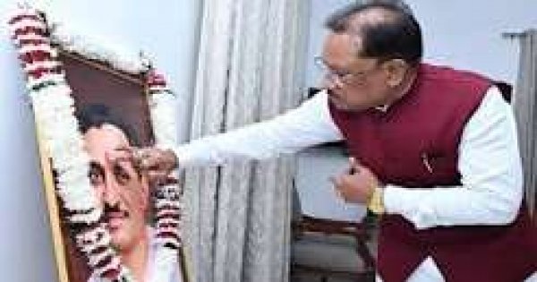 मुख्यमंत्री श्री विष्णुदेव साय ने पंडित दीनदयाल उपाध्याय की जयंती पर उन्हें किया नमन