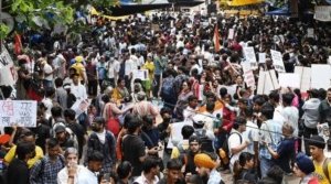 जंतर-मंतर पर 'वोट चोरी' के खिलाफ फूटा आक्रोश: योगेंद्र यादव और प्रशांत भूषण समेत कई दिग्गज हिरासत में, रास्ते सील
