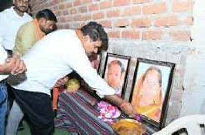 महाराष्ट्र सड़क हादसे के पीडि़त परिवारों से मिले उप मुख्यमंत्री शर्मा
