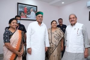 मुख्यमंत्री से जनप्रतिनिधियों और अधिकारियों ने मुलाकात कर दीपावली की शुभकामनाएं दी..