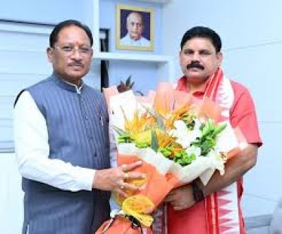 मुख्यमंत्री विष्णुदेव साय से केंद्रीय कोयला एवं खान राज्य मंत्री सतीश चंद्र दुबे ने की सौजन्य मुलाकात
