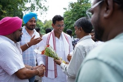 भिलाई नगर विधायक देवेंद्र यादव ने लोगों से की भेंट मुलाकात, सुनी समस्याएँ किया समाधान