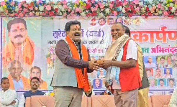 विजय शर्मा का बड़ा संदेश: शिक्षा से पहले संस्कार&hellip; वर्मा समाज को छात्रावास भवन हेतु 30 लाख की सौगात