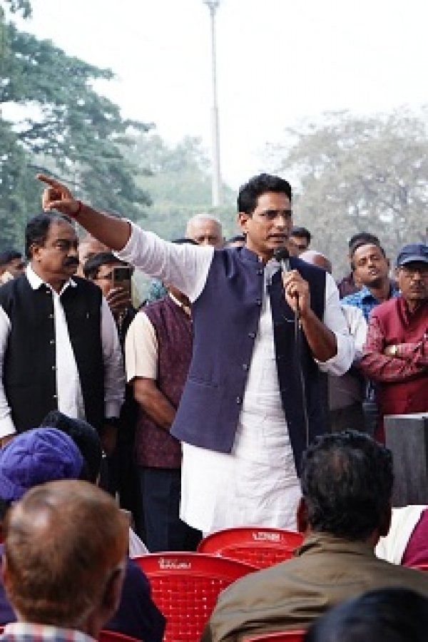&ldquo;जमीन दर वृद्धि पर उबाल: लाठीचार्ज को तानाशाही करार, विधायक देवेंद्र 4 दिसंबर को भूख-हड़ताल पर&rdquo;