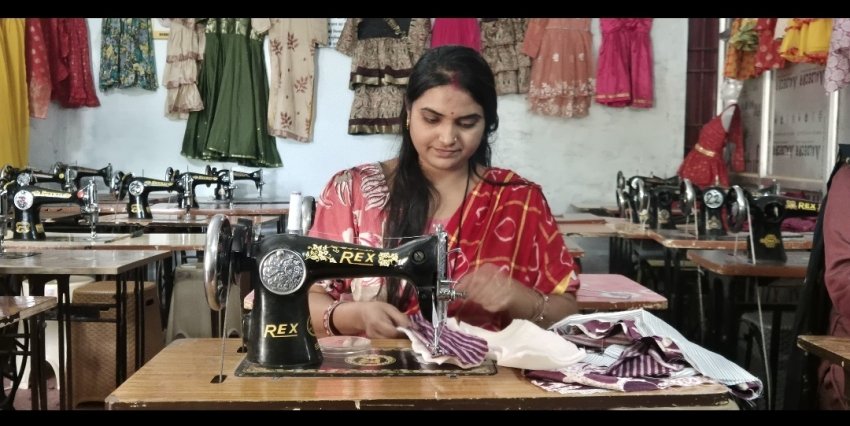 मुख्यमंत्री कौशल विकास योजना बनी महिलाओं की नई ताकत: सिलाई प्रशिक्षण से नीलिमा ने लिखी आत्मनिर्भरता की सफलता की कहानी