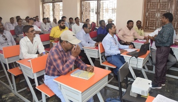 खैरागढ़ उप चुनाव : निर्वाचन कार्य से जुड़ी हर कड़ी महत्वपूर्ण - कलेक्टर