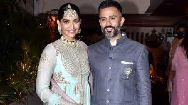 सोनम कपूर ने शेयर कीं बहन रिया की शादी की तस्वीरें, एक फोटो ने खींचा सबका ध्यान