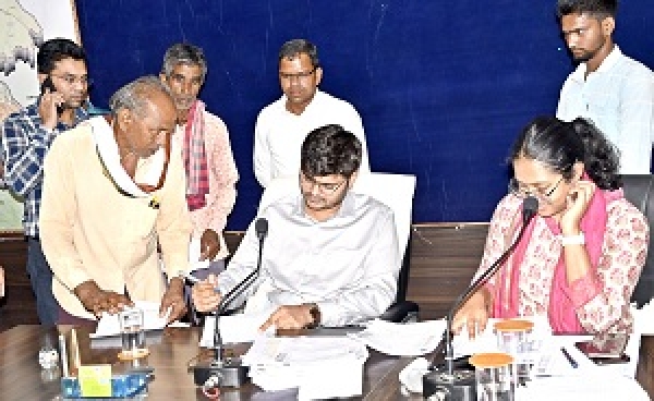 जनदर्शन के प्रकरणों में लापरवाही एवं उदासीनता बर्दाश्त नहीं - कलेक्टर
