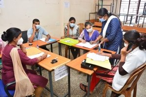 8000 से अधिक मरीज होम आइसोलेशन में -रखा जा रहा पूरा ध्यान, दवाइयों की व्यवस्था के साथ ही चिकित्सकों द्वारा ली जा रही  जानकारी