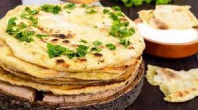 रोजाना बनने वाली रोटी को ब्रेक देकर बनाएं अक्की की रोटी, जानें रेसिपी