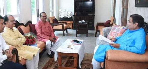 केन्द्रीय मंत्री नितिन गडकरी से छत्तीसगढ़ के मंत्री डॉ. टेकाम ने की मुलाकात, सौंपी सर्वे रिपोर्ट 