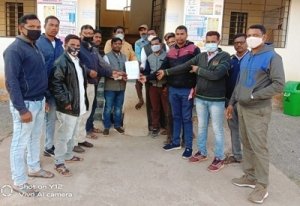 एसटी शासकीय सेवक संघ ने संसदीय सचिव को सौंपा ज्ञापन