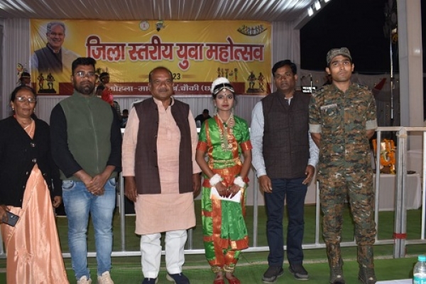 जिला स्तरीय युवा महोत्सव समापन समारोह जिला निरंतर प्रगति की ओर अग्रसर - संसदीय सचिव