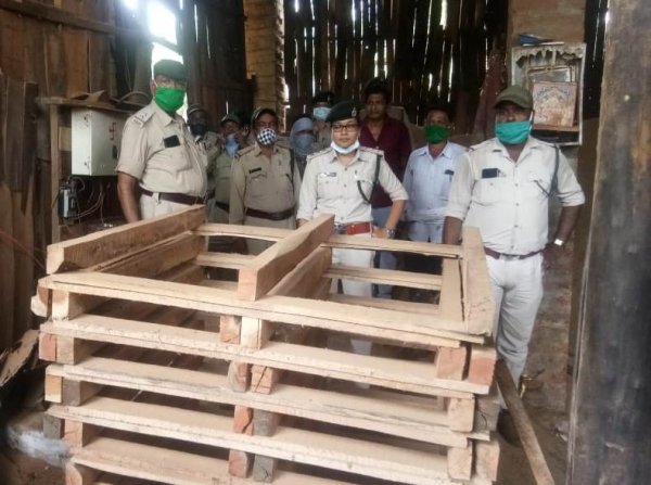 वन मंडल रायगढ़ में हफ्ता भर में एक आरा मिल तथा एक फर्नीचर मार्ट सील :  वन विभाग का सघन अभियान निरंतर जारी