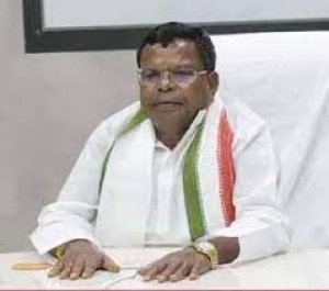 अवैध शराब के विक्रय और तस्करी करने वालों पर सख्त कार्यवाही करें: मंत्री श्री लखमा
