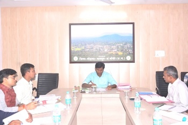 सितागांव में बन रहे सब स्टेशन की जानकारी लेते हुए ठेकेदार को पेनल्टी/ब्लैकलिस्ट करने को कहा