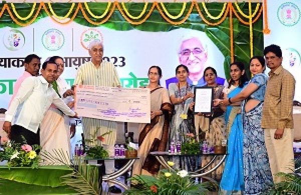 केन्द्रीय आयुष मंत्रालय की संयुक्त सचिव श्रीमती कविता गर्ग ने राज्य में इसके क्रियान्वयन की प्रशंसा की, आयुष को बढ़ावा देने यहां किए जा रहे कार्यों को भी सराहा