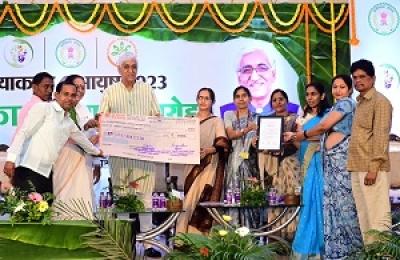 केन्द्रीय आयुष मंत्रालय की संयुक्त सचिव श्रीमती कविता गर्ग ने राज्य में इसके क्रियान्वयन की प्रशंसा की, आयुष को बढ़ावा देने यहां किए जा रहे कार्यों को भी सराहा