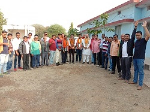 किसान मोर्चा जिलाध्यक्ष बबलू राजपूत का नवागढ़ के कार्यकर्ताओं ने किया स्वागत