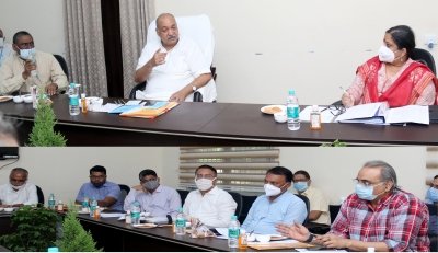 गोबर से जैविक खाद निर्माण सहित विभिन्न उपयोगी उत्पाद तैयार करने पर मंथन