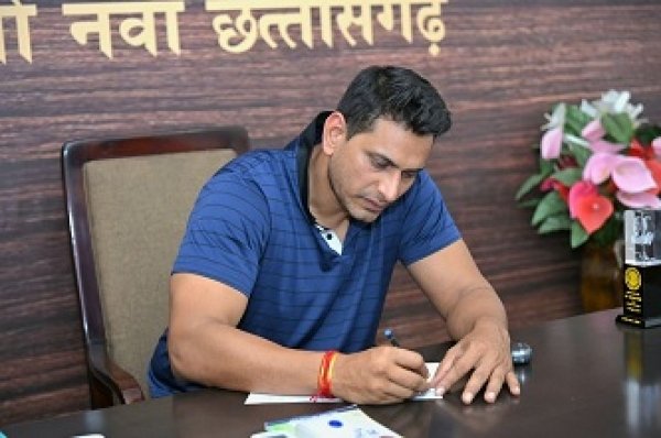 दुर्ग की केमिकल फैक्ट्रियों पर विधानसभा में टकराव, विरोधाभासी जवाब से नाराज़ विधायक ने EOW से मांगा पूरा ब्योरा