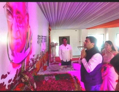 कांग्रेस के दिग्गज नेता स्व. मोतीलाल वोरा की जन्मजयंती पर कांग्रेसजनों ने किया श्रद्धासुमन अर्पित