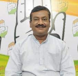 प्रधानमंत्री  का ट्वीटर हैण्डल ही सुरक्षित नहीं फिर आम लोगो के डाटा की गांरटी कौन देगा