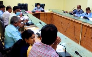 ठेकेदार द्वारा काम समय पर पूर्ण नही करने पर और ऐसे लापरवाही की पुनरावृत्ति होने पर जुर्माना के साथ ब्लैक लिस्ट की कार्यवाही की जाएगी- आयुक्त