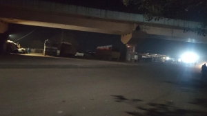 अंधेरे में डूबा फरहद चौक,  हर रात मंडरा रहा बड़े हादसे का खतरा