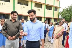 कलेक्टर पुष्पेंद्र मीणा ने नचाया भंवरा तो वही कमिश्नर रोहित व्यास ने पिट्टूल में दिखाया दमखम