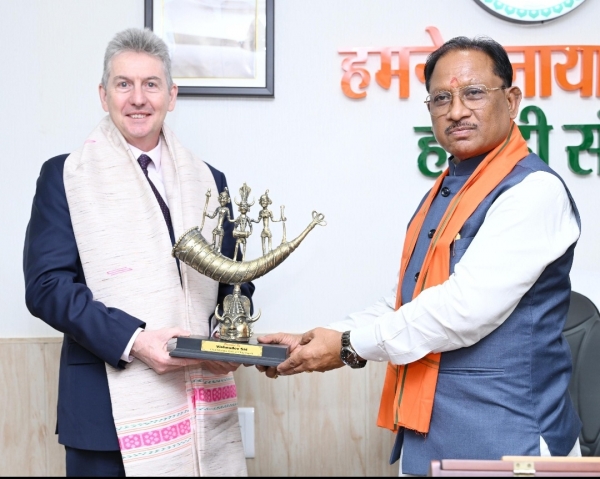 मुख्यमंत्री विष्णु देव साय से आस्ट्रेलिया के महावाणिज्य दूत बर्नार्ड लिंच ने की सौजन्य मुलाकात
