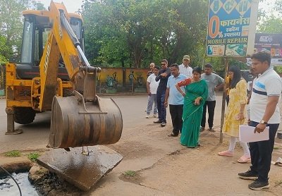महापौर ने कहा नाली के ऊपर स्लैप निर्माण को 24 घंटे के भीतर हटा लें दुकानदार,नही तो निगम तोड़ूदस्ता करेगी तोड़ने की कार्रवाही