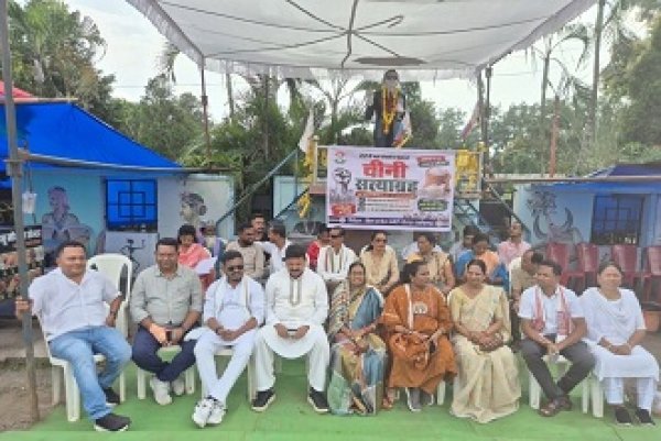 चीनी के बढ़ते दामों पर दंतेवाड़ा कांग्रेस का &lsquo;चीनी सत्याग्रह&rsquo;, अंबेडकर प्रतिमा के सामने गरजे कांग्रेसी